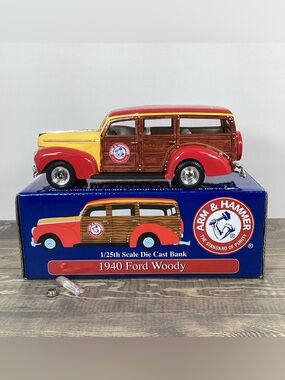 Promotional Die Cast Arm & Hammer Bank, 1940 Ford Woody 1/25th Scale READ
